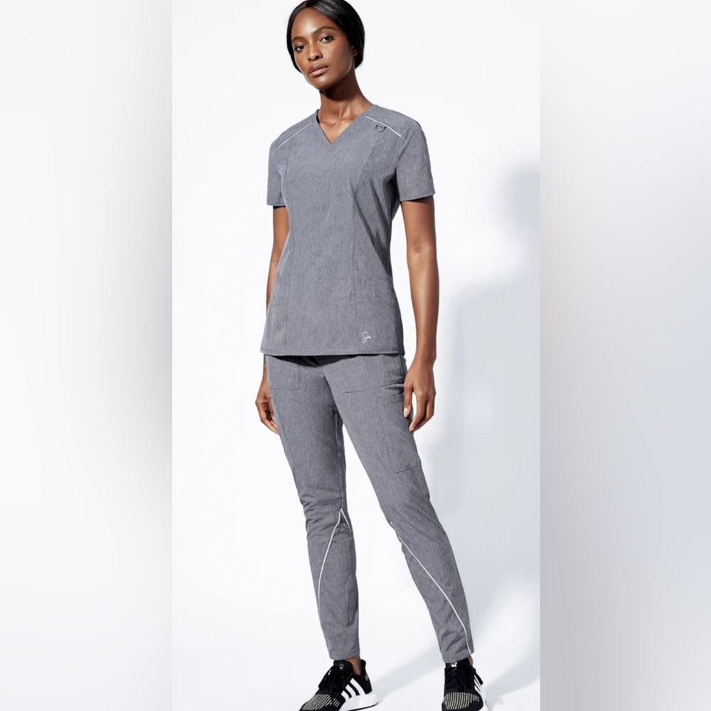 Jaanuu Scrub Set from the JeoFlex Collection
